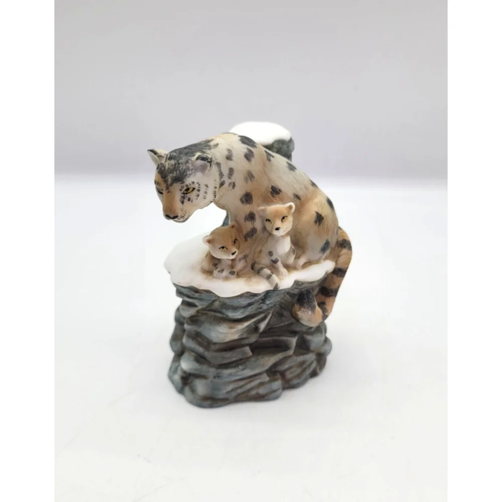 1979 Ski Country SNOW LEOPARD w/ Babies Mini Decanter Ltd Ed EMPTY